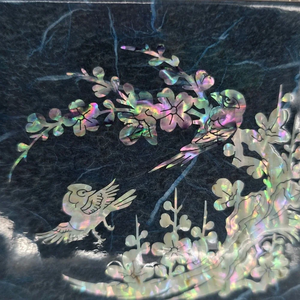 Vintage Korean Mother of Pearl Lacquer Box Certified Artisan Turtle Clasp